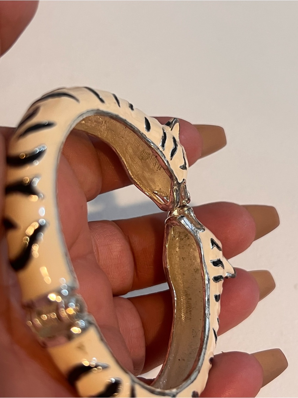Cream Tiger-Accent Hinged Bangle Bracelet - Picture 4 of 5